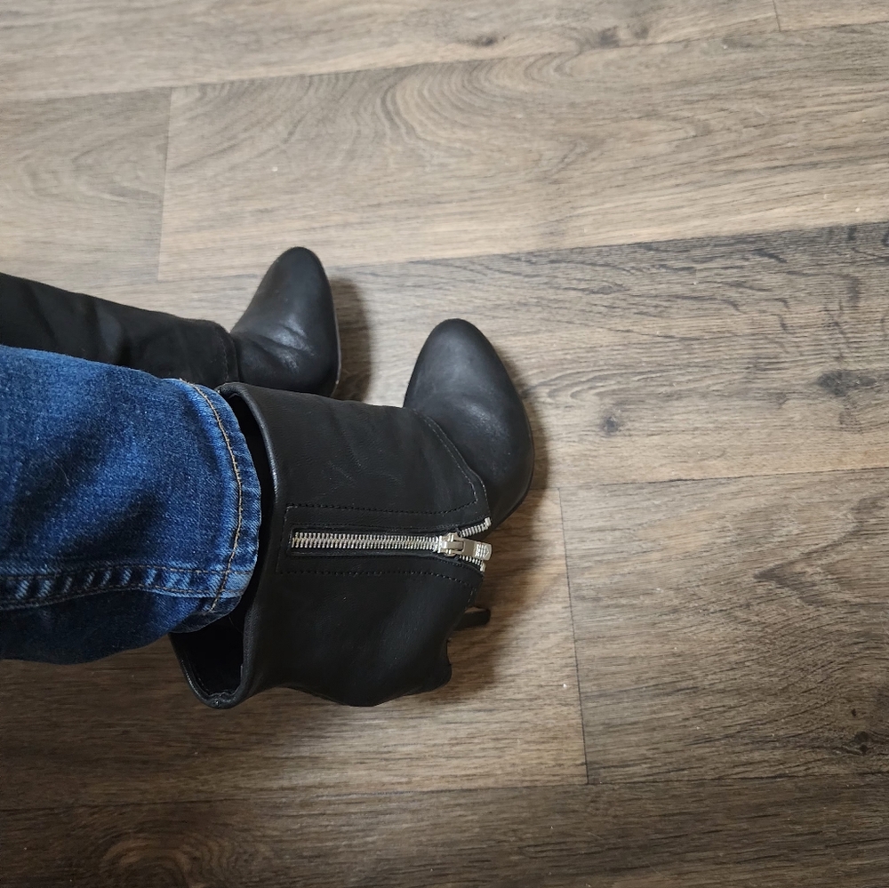 Vince Camuto Quale Aviator Moto Cuffed Ankle Booties - Picture 6 of 8